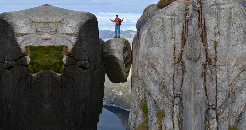Kjeragbolten – skalnatá nádhera nad Lysefjordem