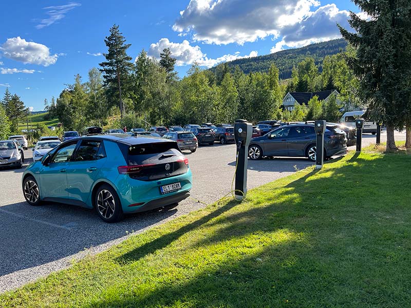 Dobíjení auta v Norsku